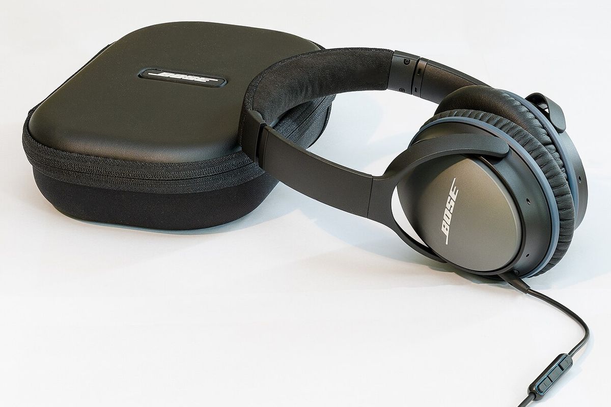 Ảnh minh họa: Bose QuietComfort 25 Acoustic Noise Cancelling Headphones with Carry Case.jpg