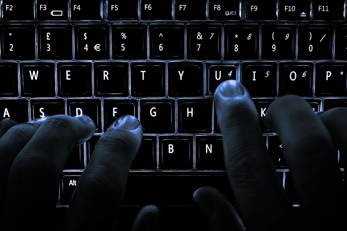 Ảnh minh họa: Backlit keyboard.jpg