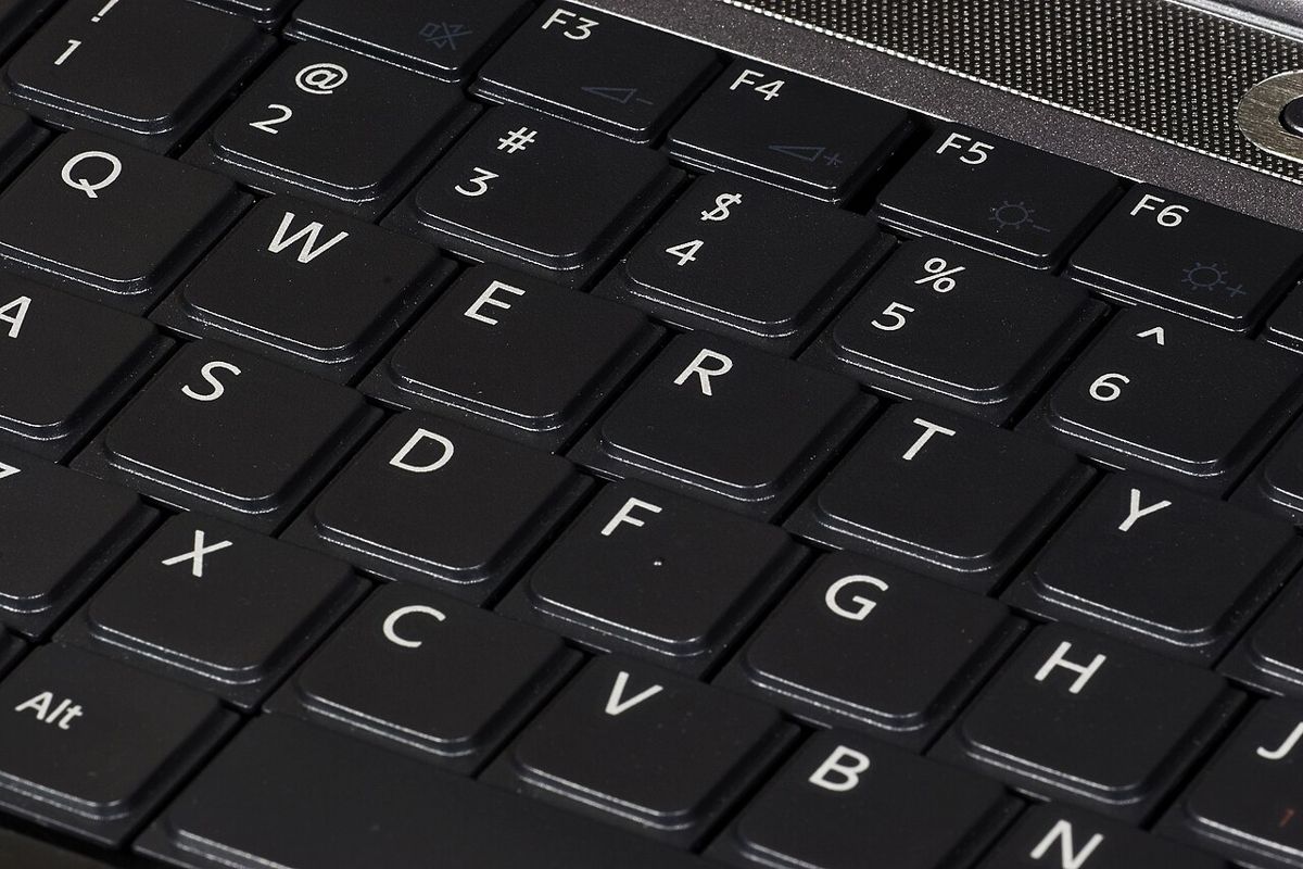 Ảnh minh họa: QWERTY keyboard.jpg